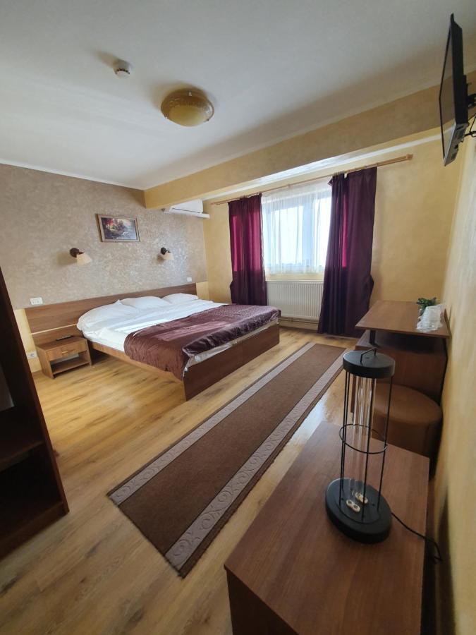 Efm Motel Брезой Экстерьер фото