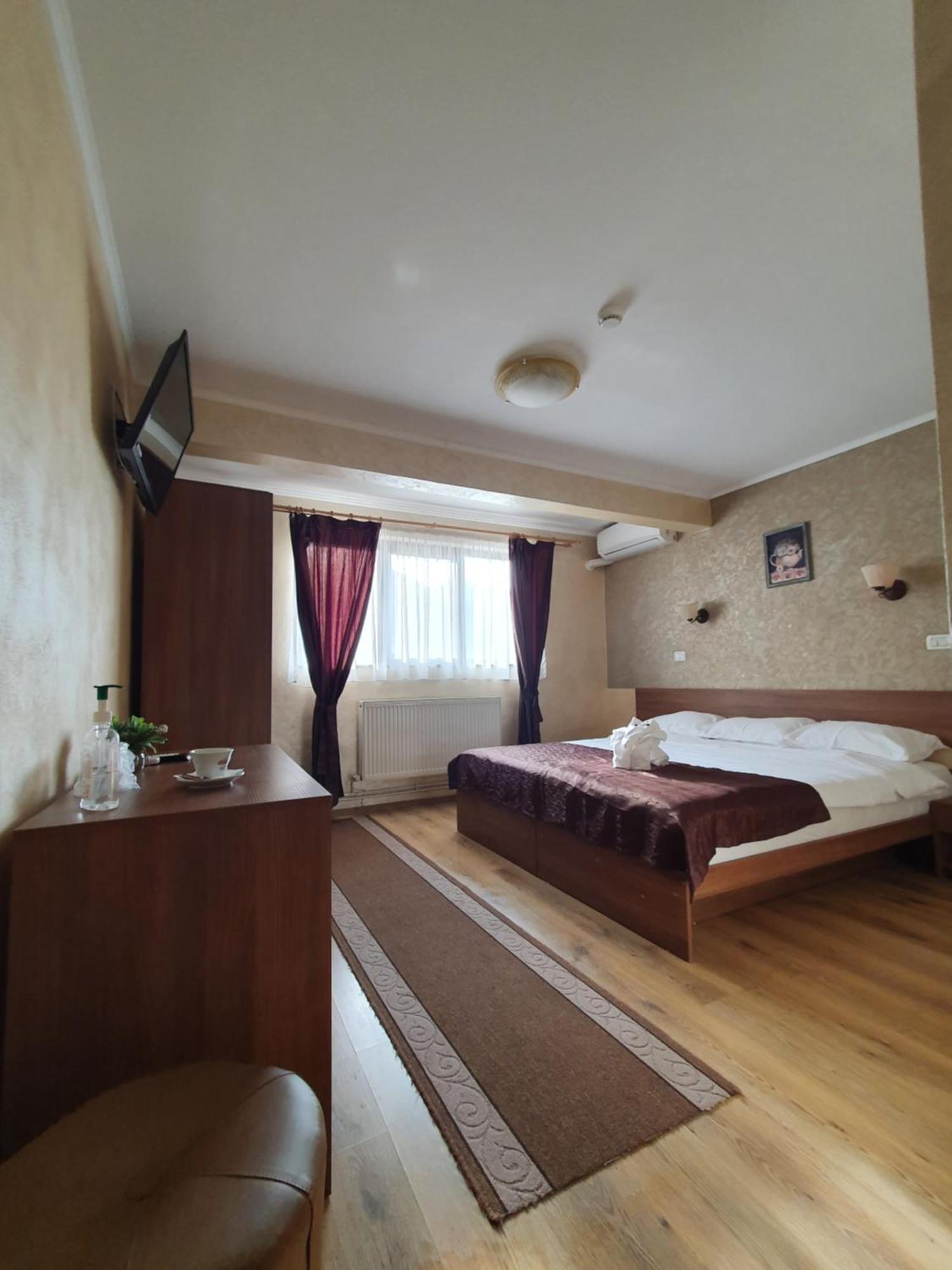 Efm Motel Брезой Номер фото