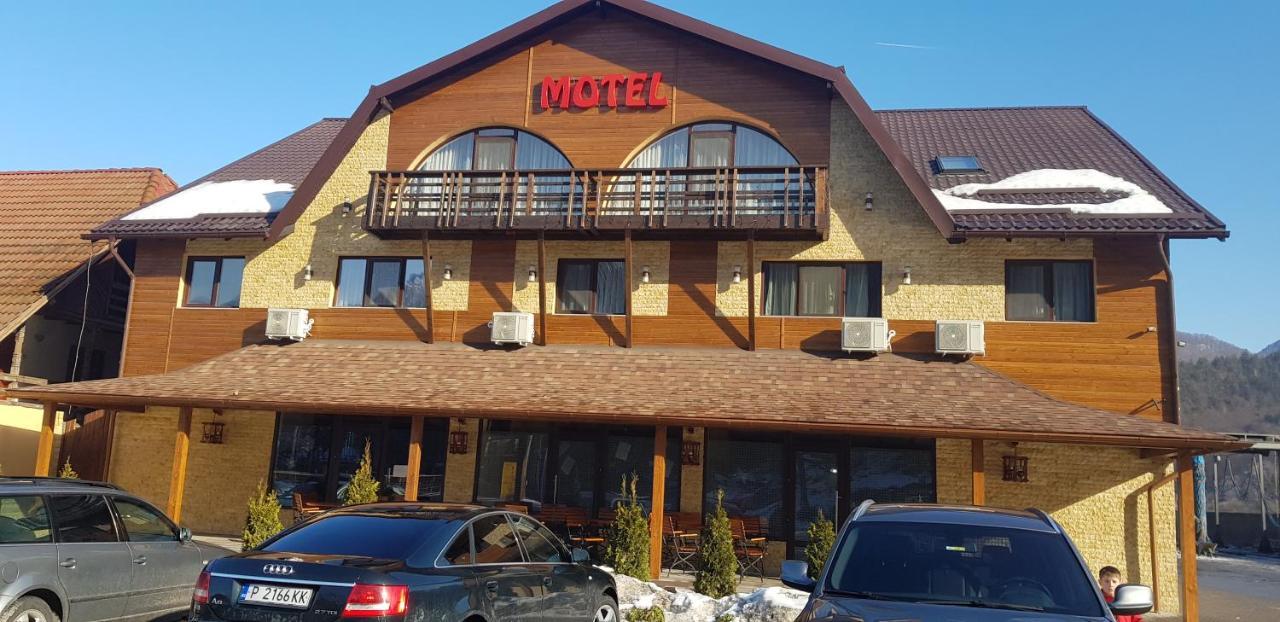 Efm Motel Брезой Экстерьер фото