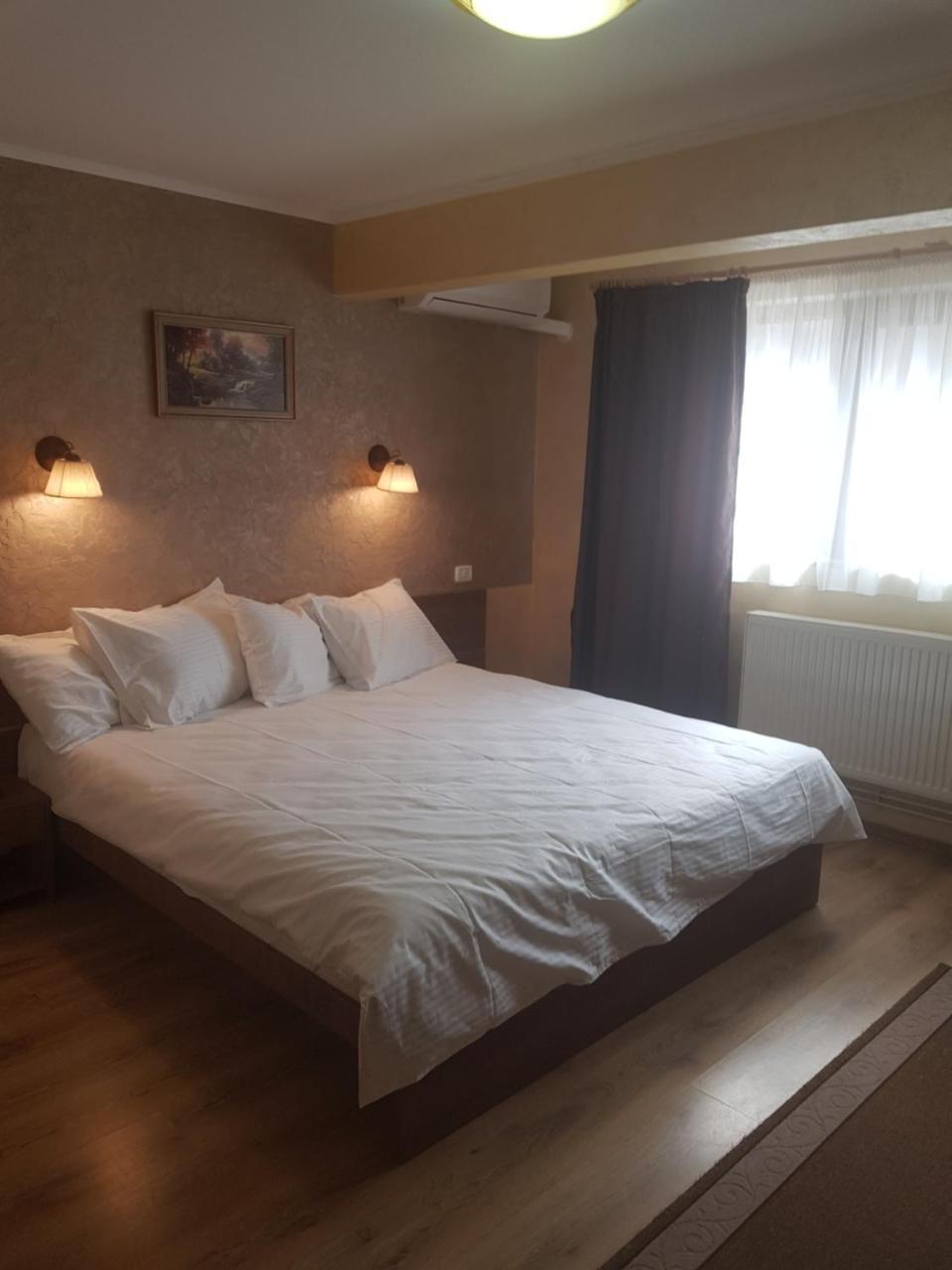 Efm Motel Брезой Экстерьер фото